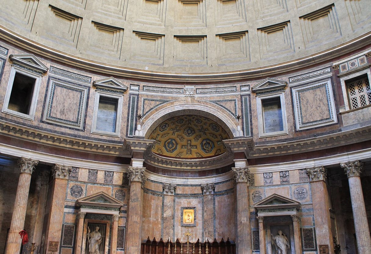 Pantheon interior with coffered dome above the gilded apse of the main altar, flanked by Corinthian columns