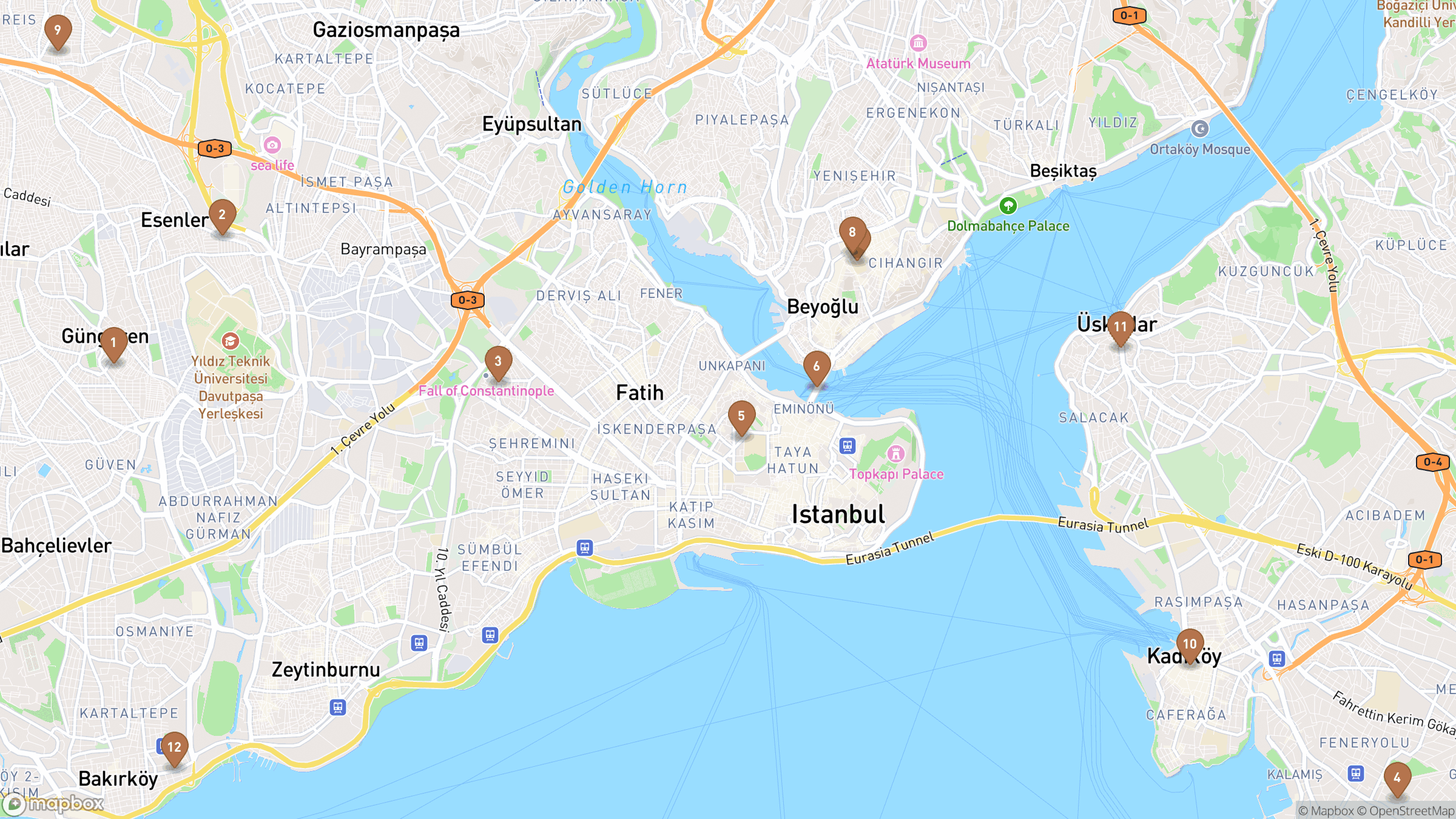 Map of Istanbul highlighting Bosphorus, Sultanahmet, Topkapı Palace, Golden Horn.
